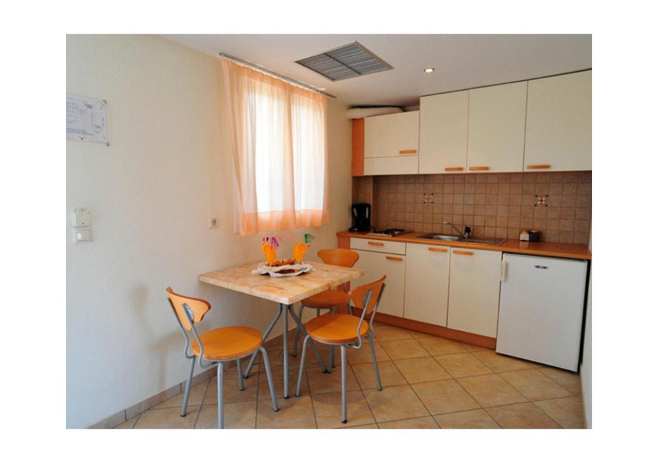 Thinalos Aparthotel Acharavi  Bagian luar foto