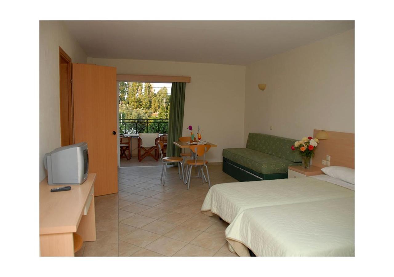 Thinalos Aparthotel Acharavi  Bagian luar foto